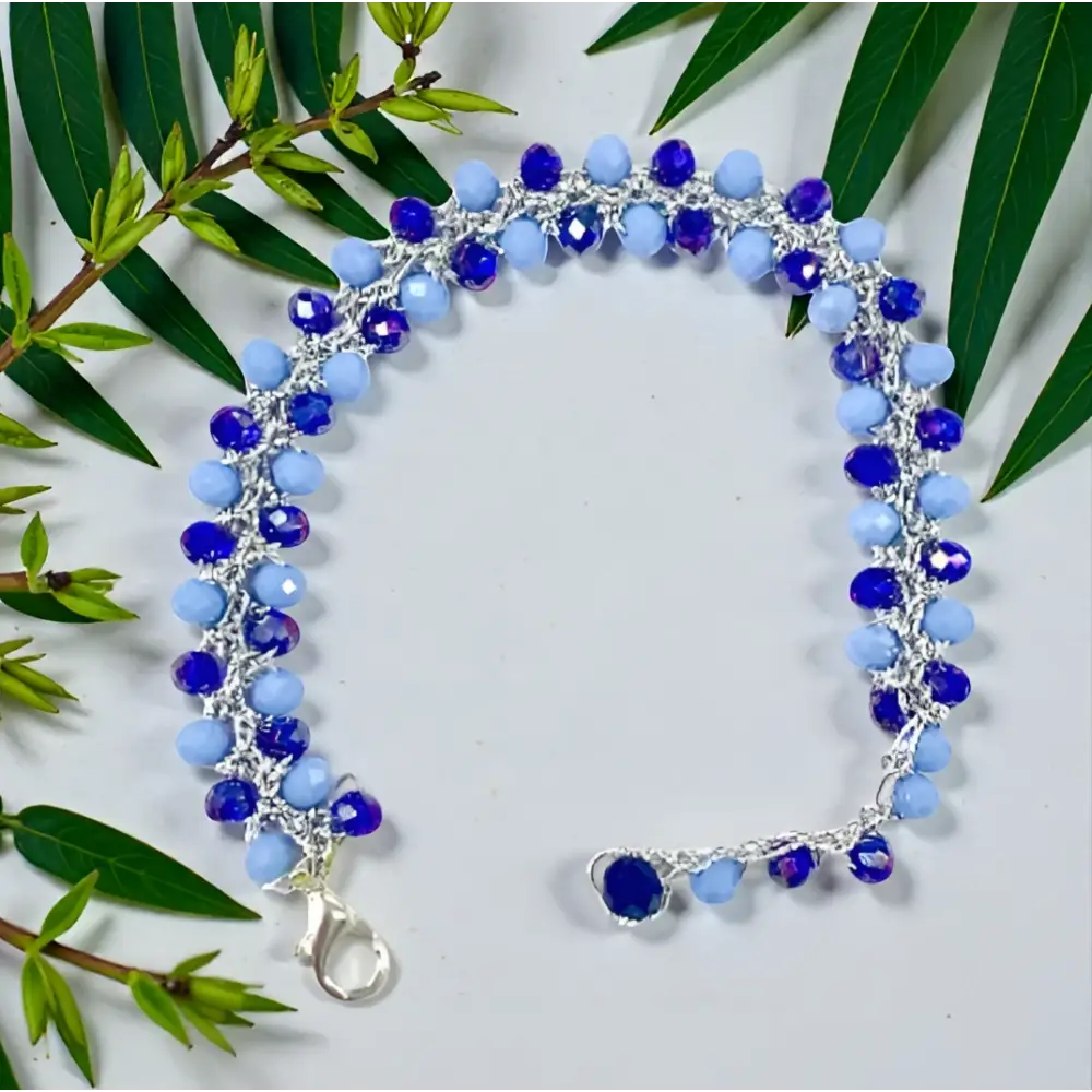 Bracciale handmade Aurora regolabile con cristalli viola e blu sfaccettati