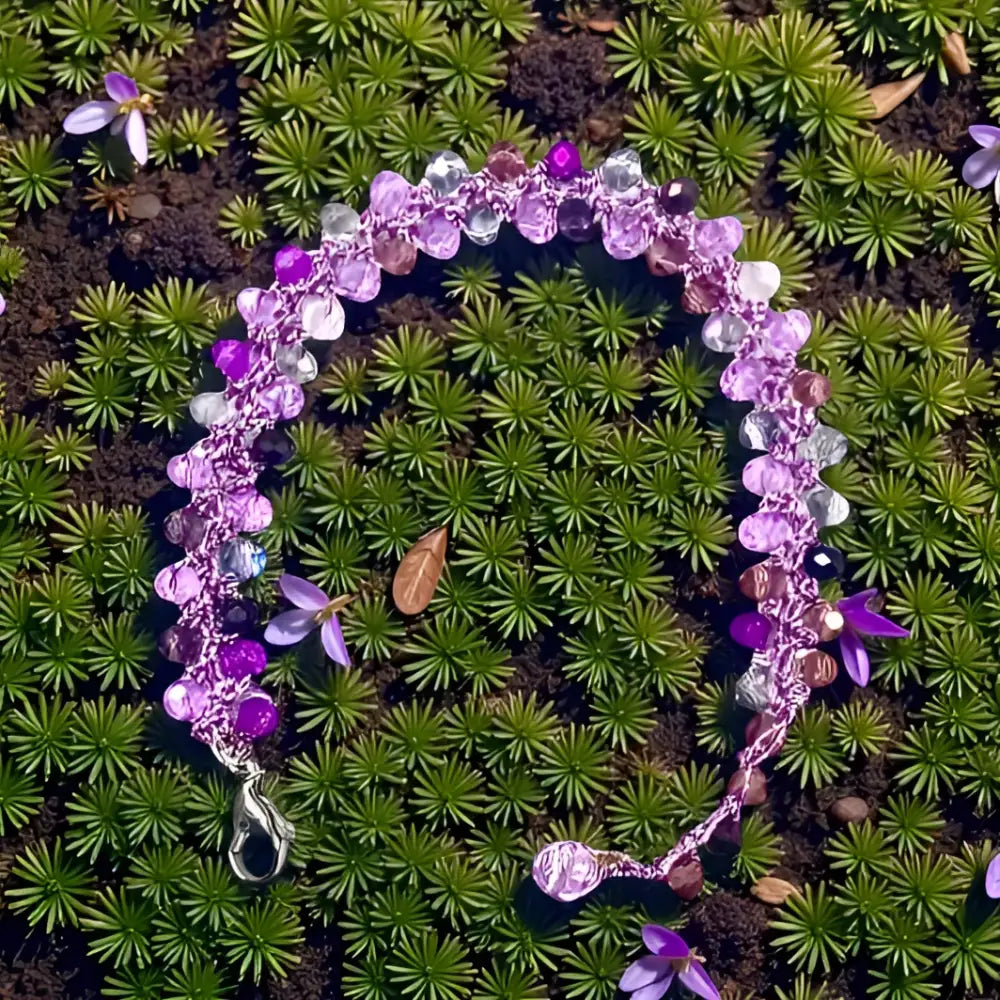 Bracciale handmade Aurora regolabile con cristalli sfaccettati viola e trasparenti