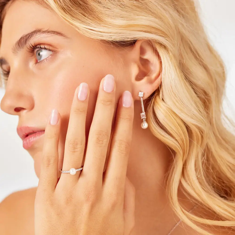 Orecchini a goccia in argento Brosway con perle bianche, design moderno