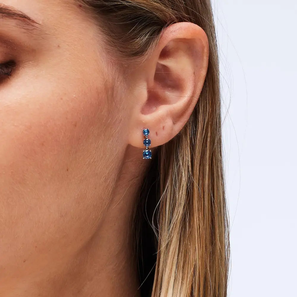 Orecchini a goccia Brosway Fancy FFB122 in argento 925 con perle blu e accenti silver