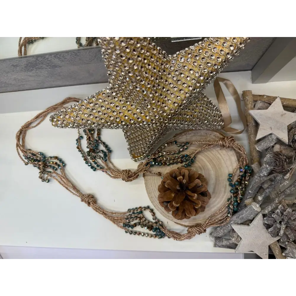Stella dorata con strass scintillanti su collana artigianale viscosa lamé perle sfaccettate Bosco Dorato