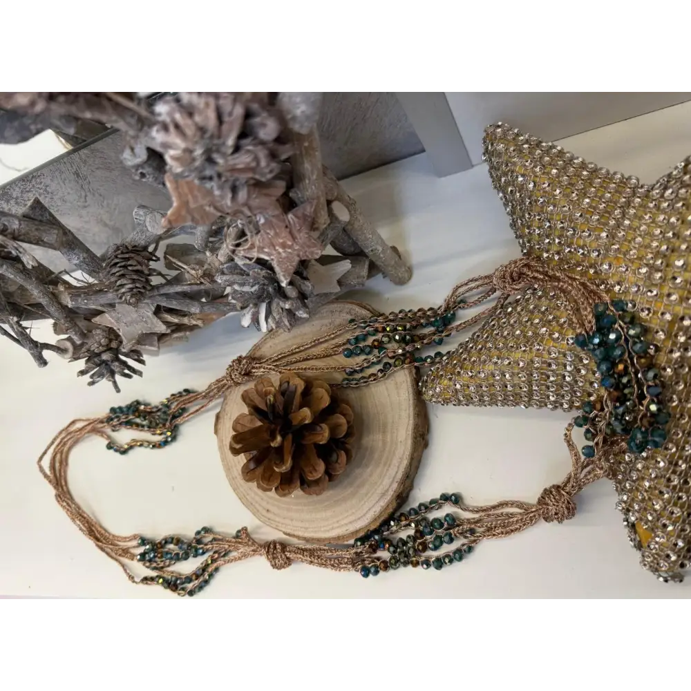 Collana macramè artigianale Bosco Dorato con perle verdi sfaccettate