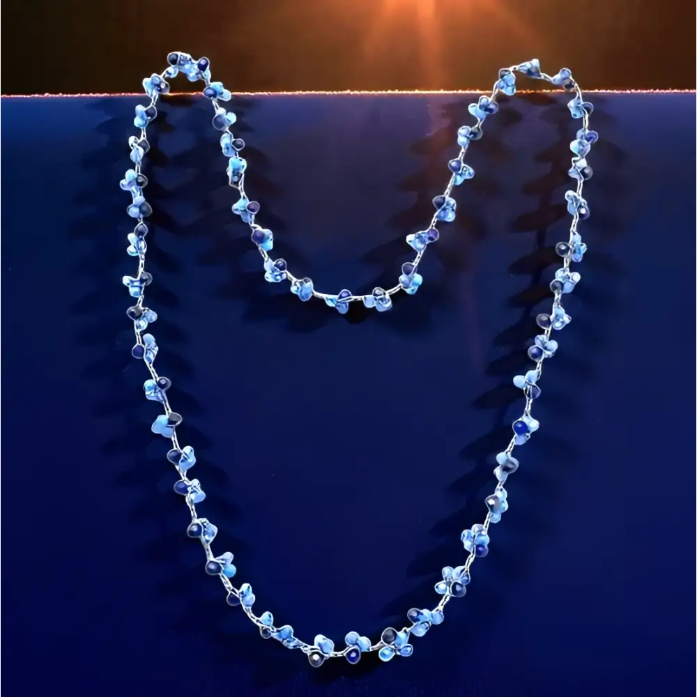 Collana handmade Breva con cristalli sfaccettati blu delicati