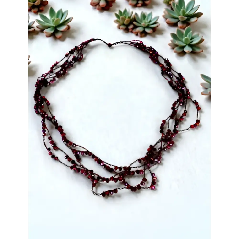 Collana handmade Edera Notturna con cristalli rosso vino e champagne