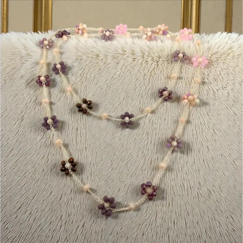 Collana Petalia handmade con perline floreali rosa e lilla