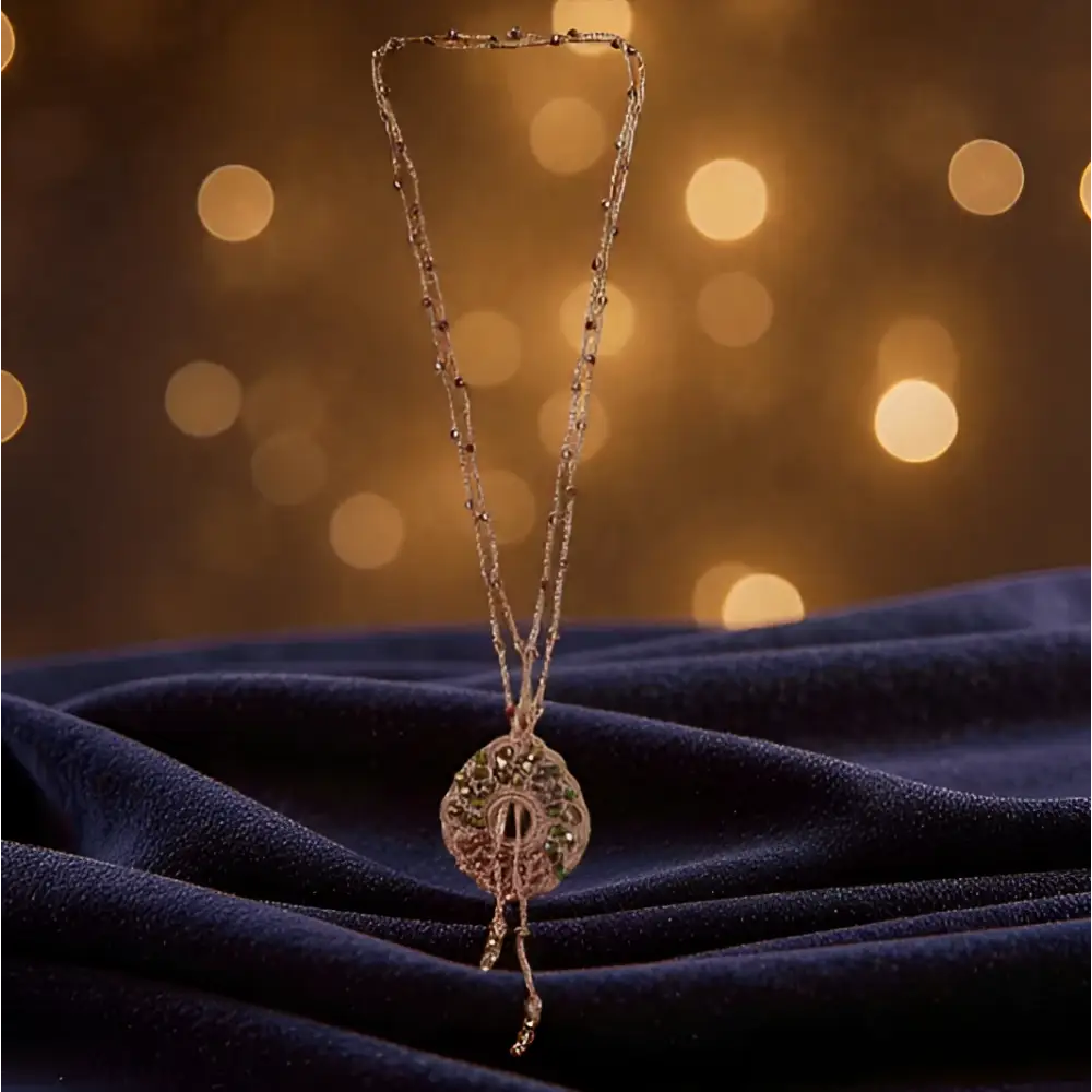 Collana handmade Sahara: ciondolo oro rosa traforato con cristalli multicolor