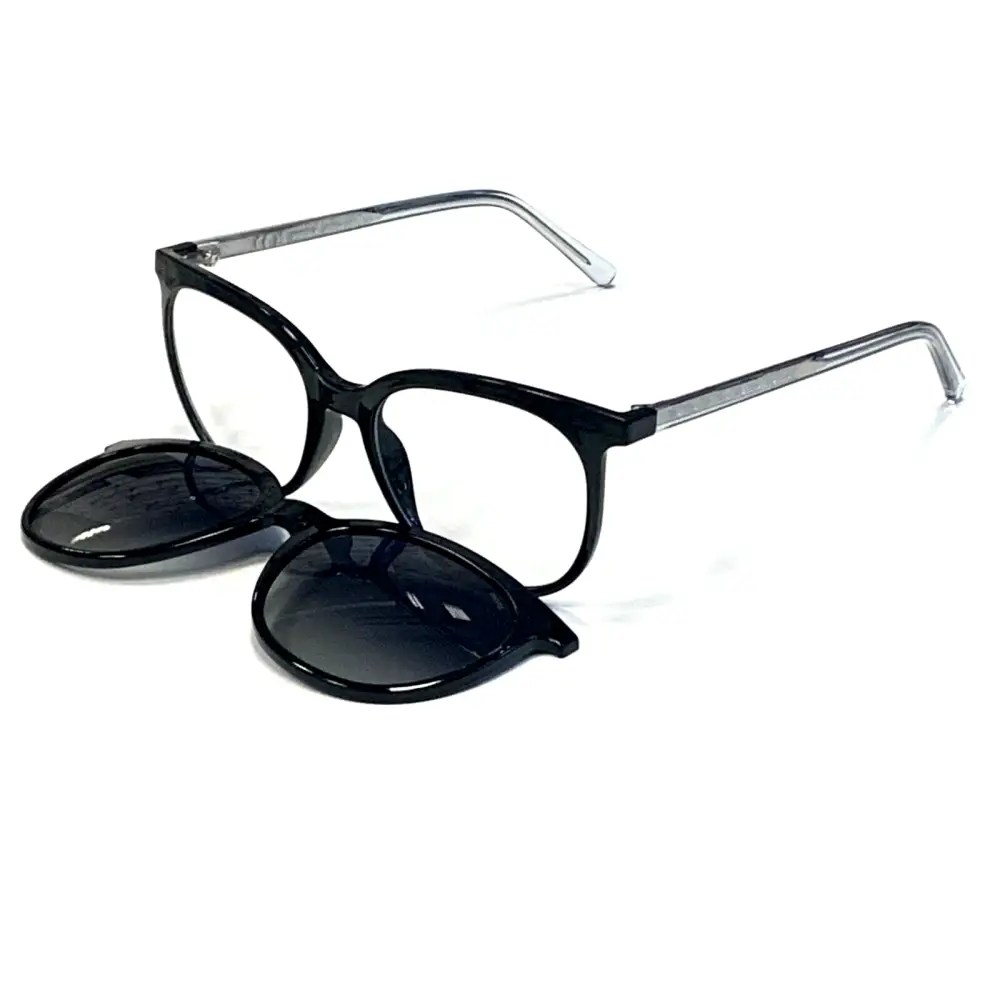 Occhiali da sole Invu donna cat-eye neri con lenti trasparenti e montatura argento M4313A